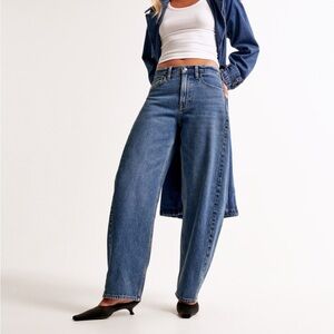 Abercrombie & Fitch Mid Rise Barrel Jeans